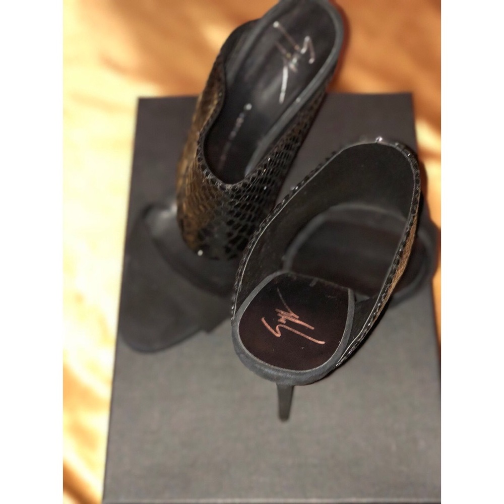 Guiesspe Zanotti size 37.5 (7.5) Brand New - Picture 3 of 4